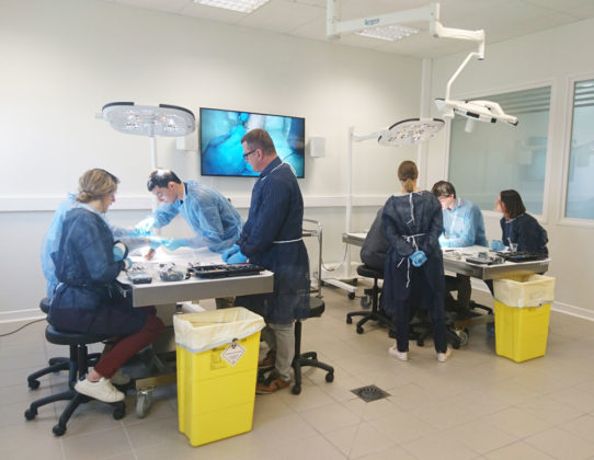 kerimedical formation training groupe team prothese prosthesis double mobilite rhizarthrose pouce arthrose 1304